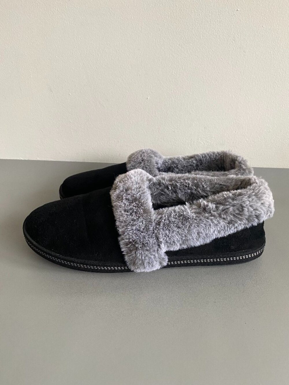 Skechers Cozy Campfire Team Toasty Slippers Black Wide Fit Sz 10